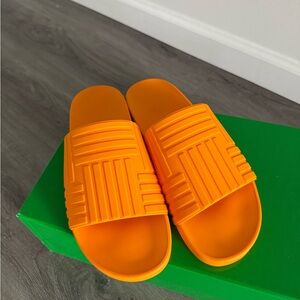 Bottega Veneta Women’s Orange rubber slides
